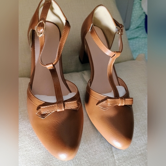 Brown block Heel closed toe Mary Jane's - Picture 6 of 9